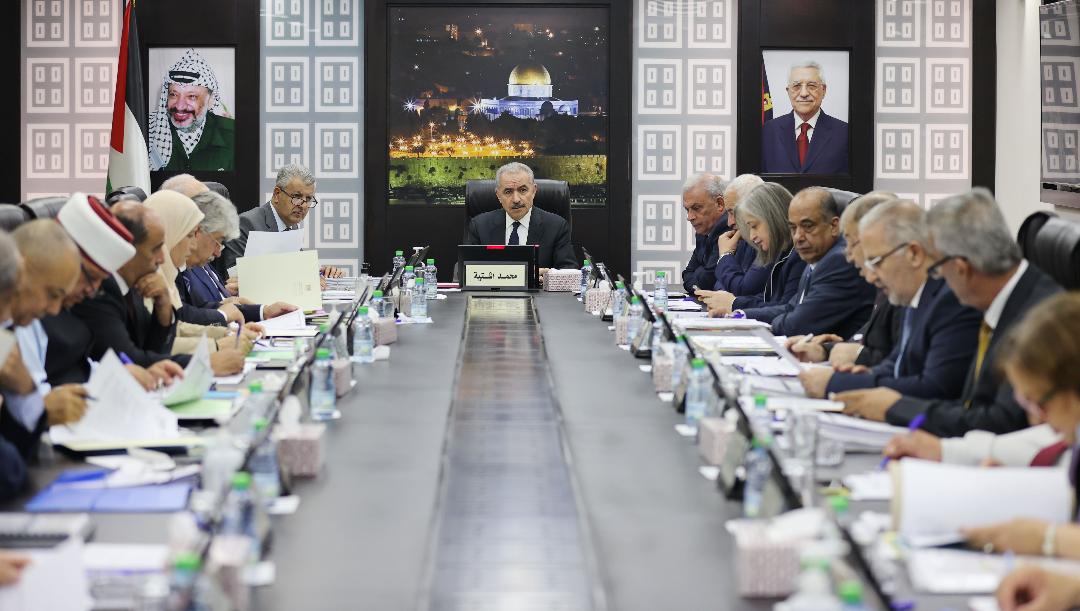 مجلس الوزراء خلال جلسته الأسبوعية اليوم الإثنين برئاسة رئيس الوزراء محمد اشتية